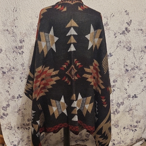 Geometric Patterned Shawl - Picture 2 of 7